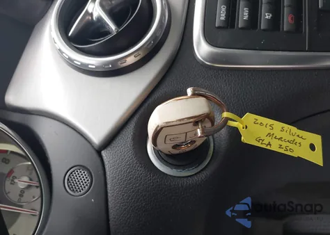 2015 Mercedes-Benz Gla 250 z USA, uszkodzony, nr VIN WDCTG4EB1FJ128030